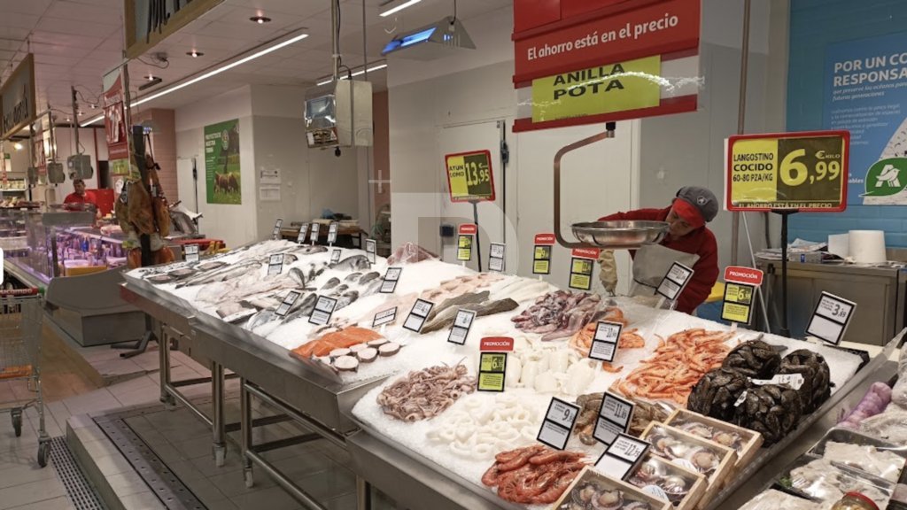 Retail store en Espagne 1344 m2 No. 154869