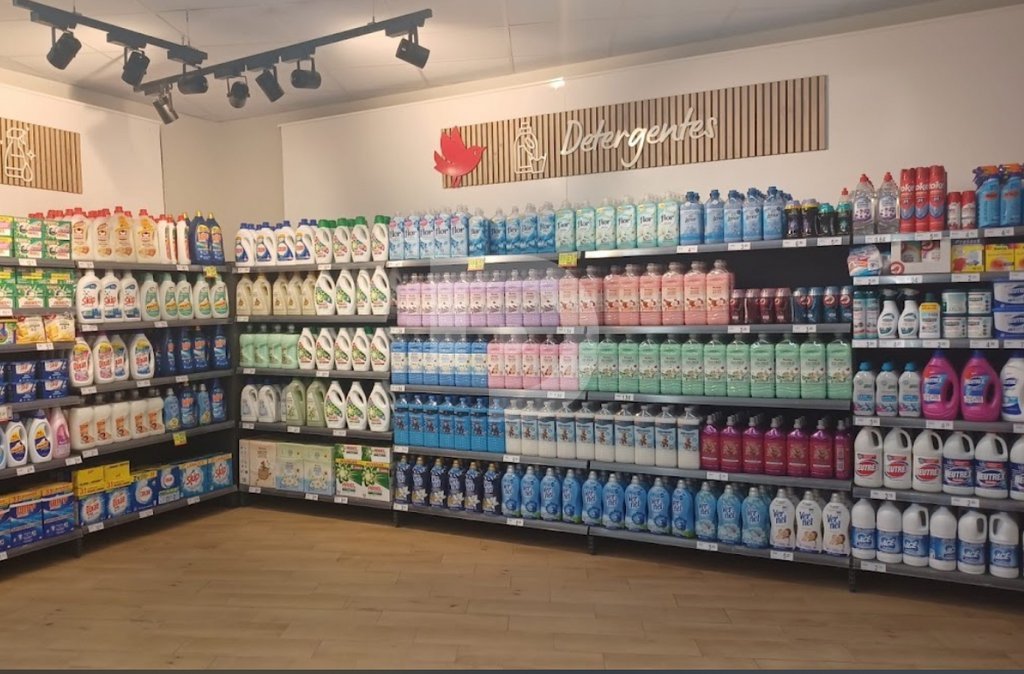 Retail store en Espagne 1344 m2 No. 154869