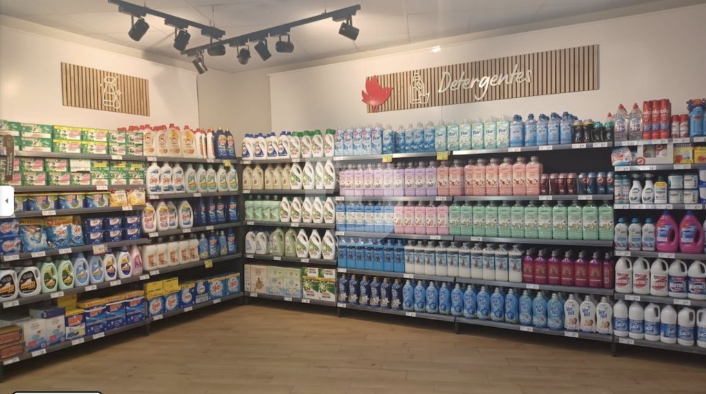 Retail store en Espagne 1344 m2 No. 154869