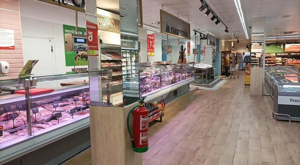 Retail store en Espagne 1344 m2 No. 154869
