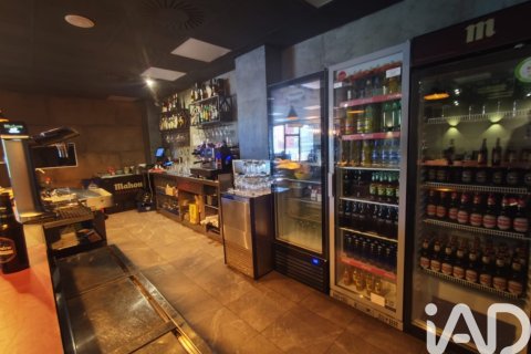 Commercial property à Moralzarzal, Madrid, Espagne 180 m2 No. 173396