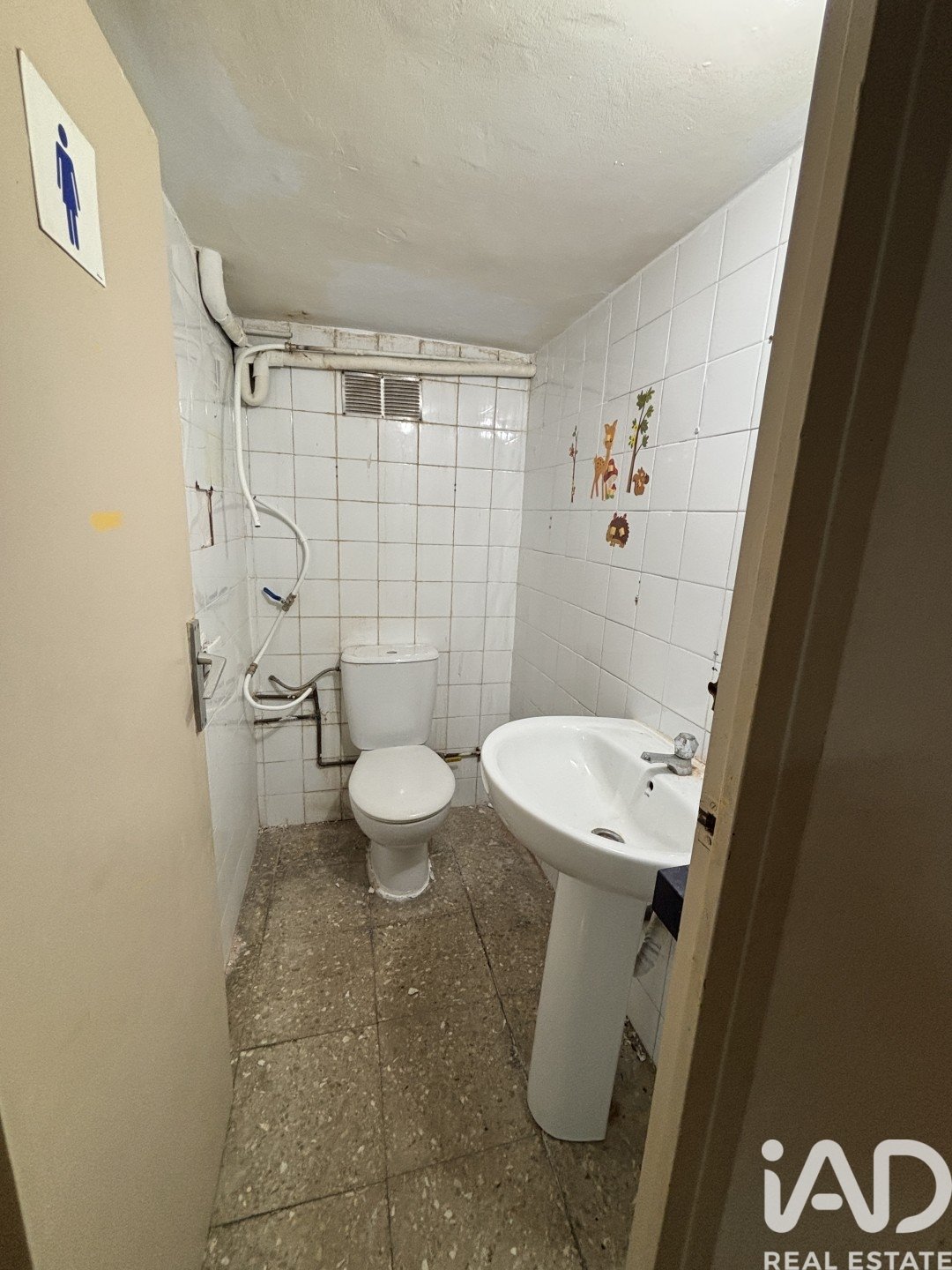 Commercial property à Barcelona, Espagne 261 m2 No. 173400
