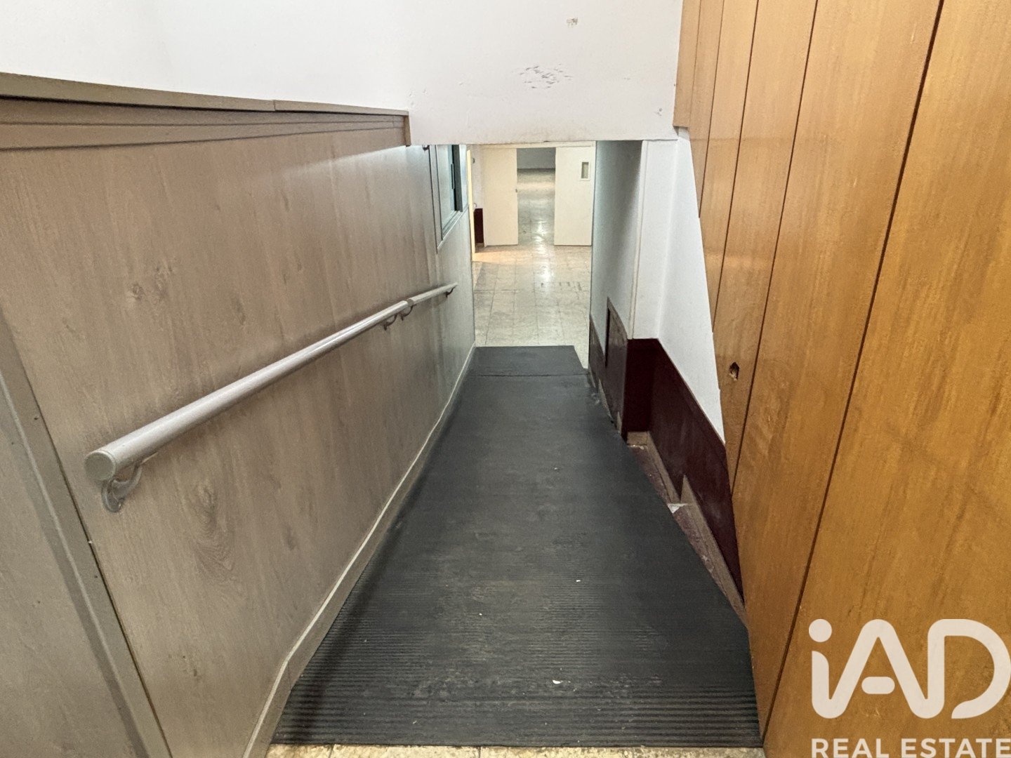 Commercial property à Barcelona, Espagne 261 m2 No. 173400