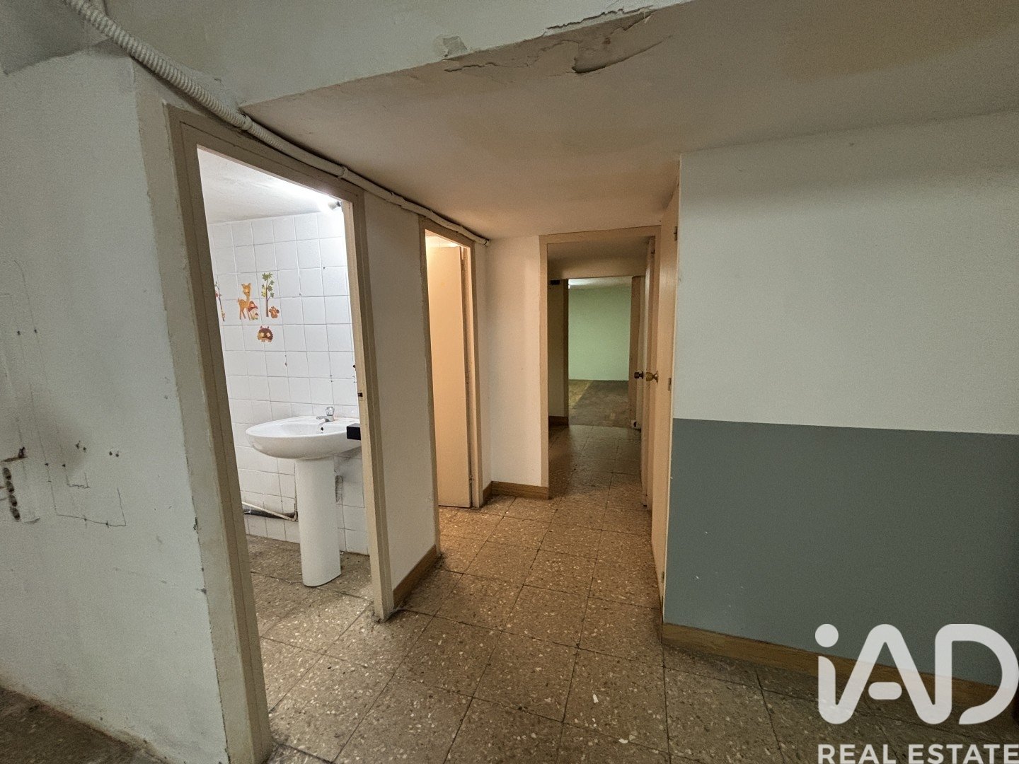 Commercial property à Barcelona, Espagne 261 m2 No. 173400