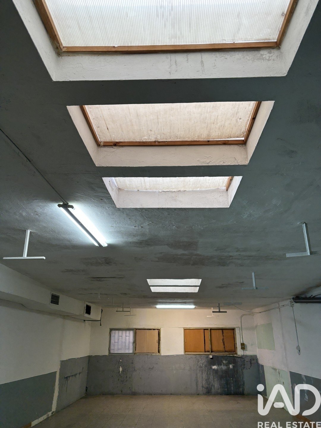 Commercial property à Barcelona, Espagne 261 m2 No. 173400