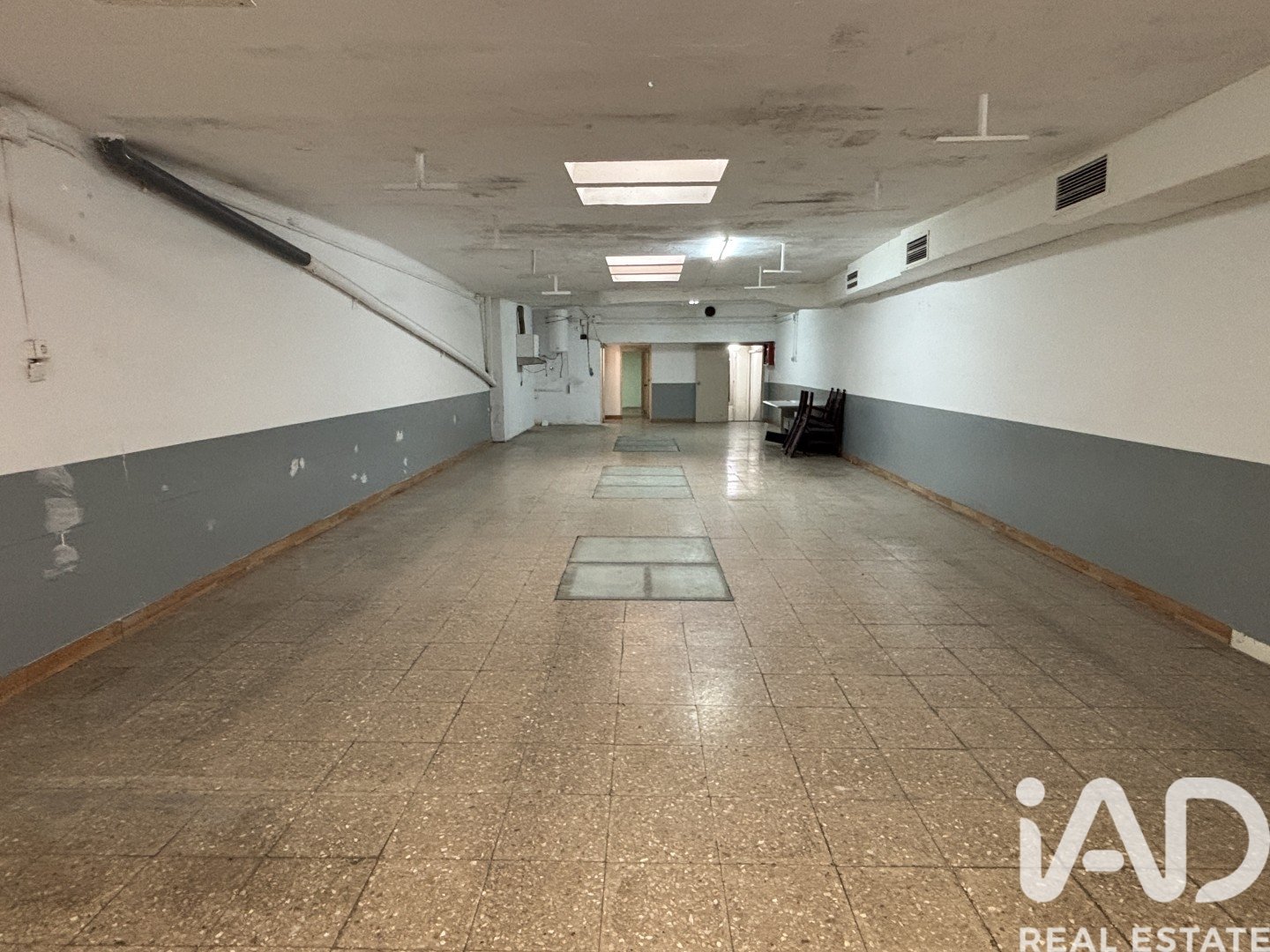 Commercial property à Barcelona, Espagne 261 m2 No. 173400