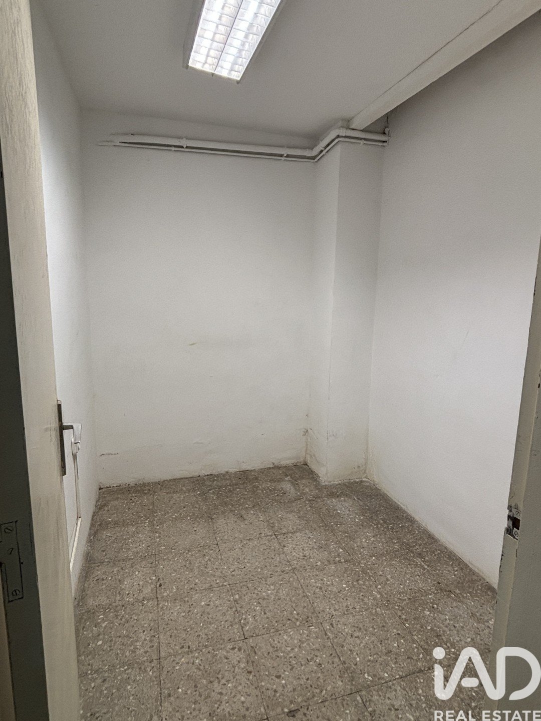 Commercial property à Barcelona, Espagne 261 m2 No. 173400