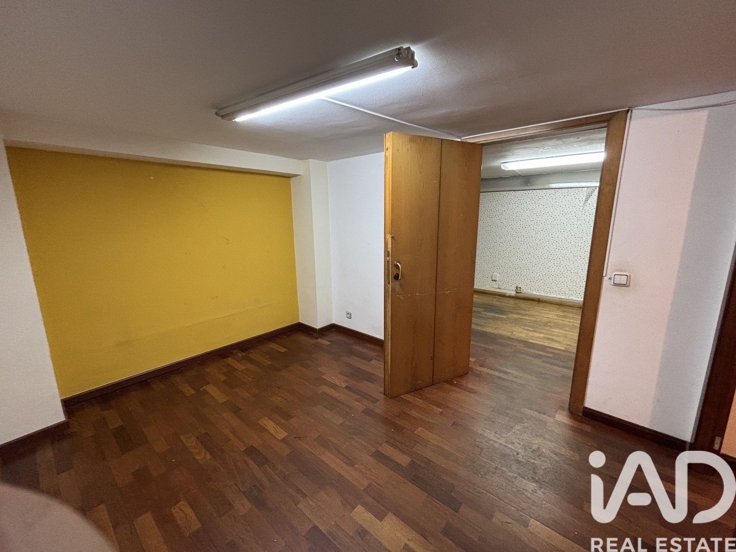 Commercial property à Barcelona, Espagne 261 m2 No. 173400