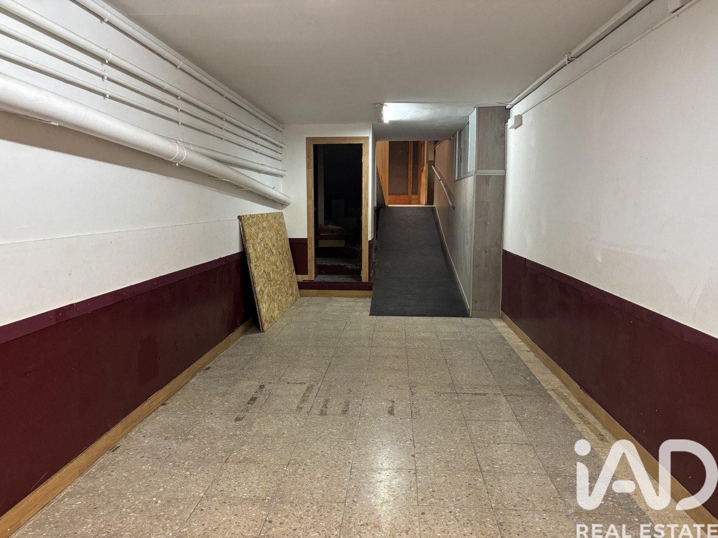 Commercial property à Barcelona, Espagne 261 m2 No. 173400