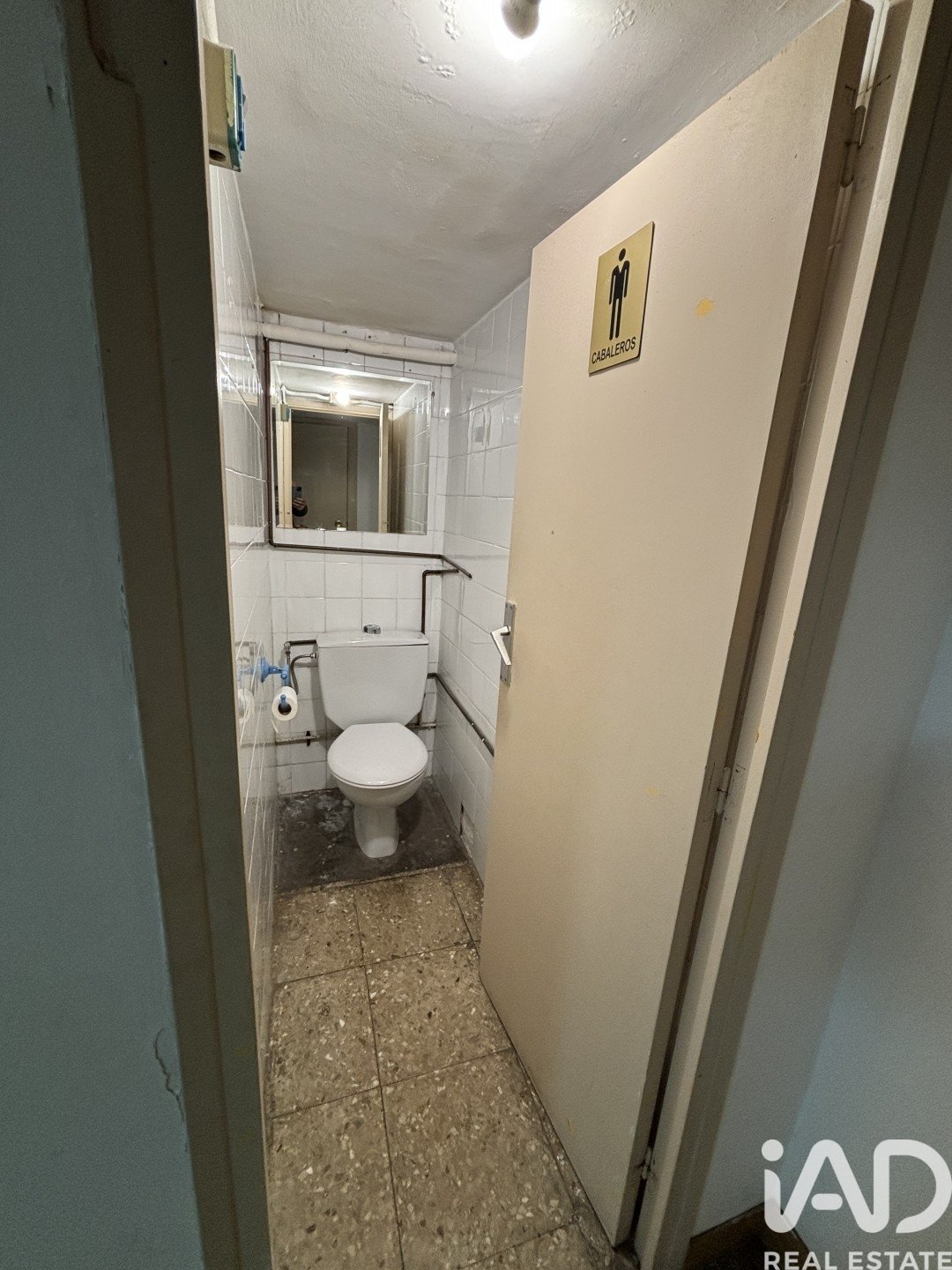 Commercial property à Barcelona, Espagne 261 m2 No. 173400