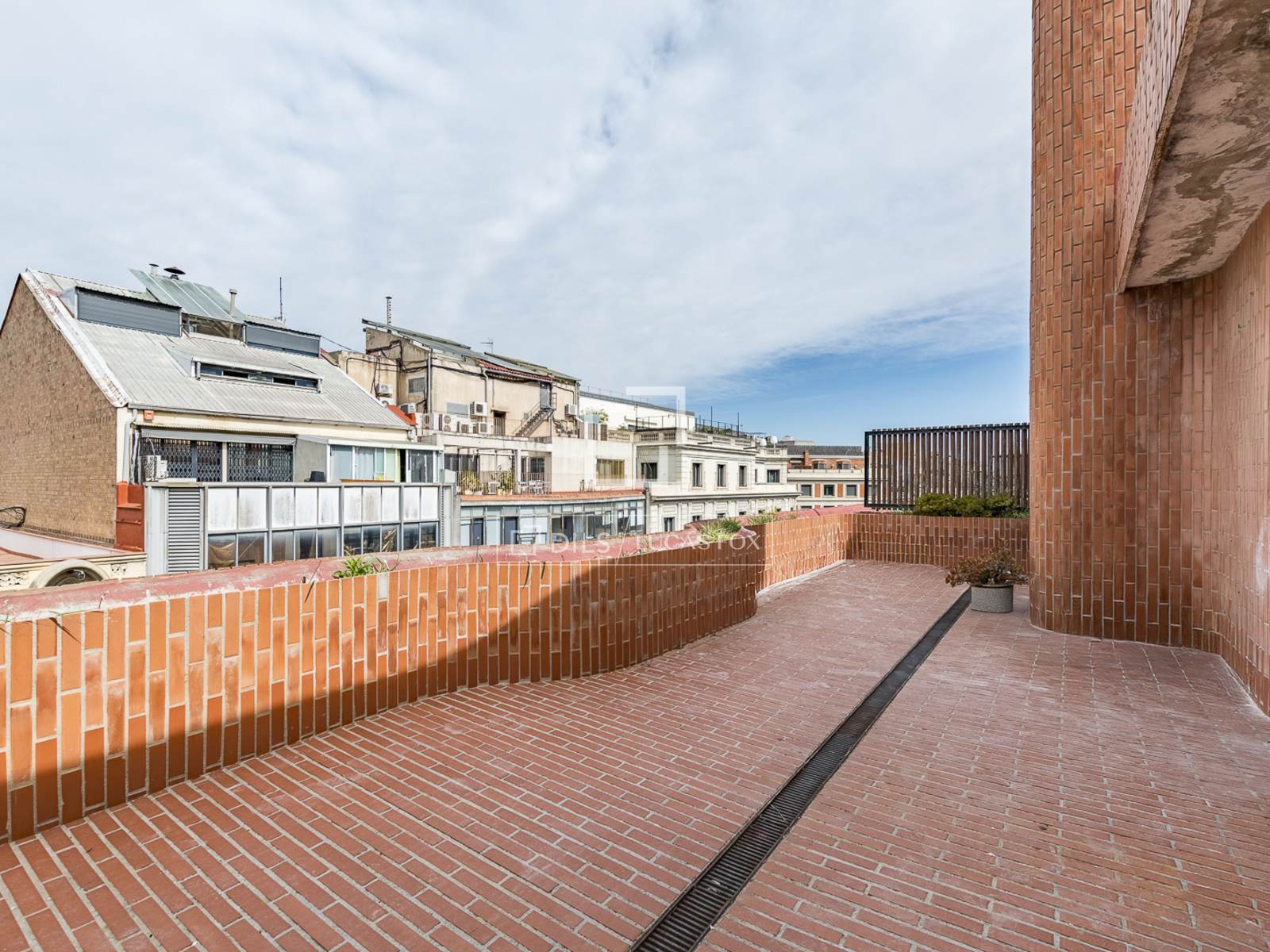 Takvåning i Barcelona, Spanien 3 sovrum, 147 kvm. Nr. 150467