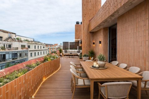 Takvåning i Barcelona, Spanien 3 sovrum, 147 kvm. Nr. 150467