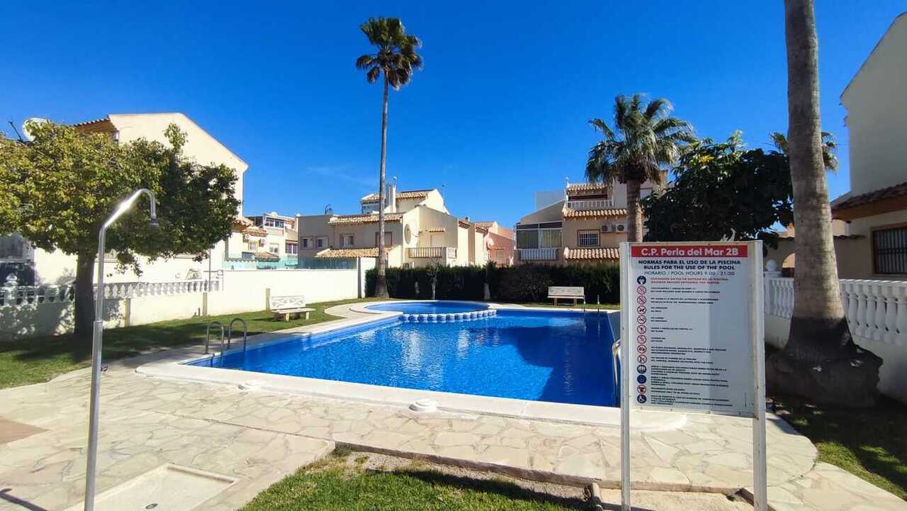 Kaupunkipientalo Playa Flamenca II, Alicante, Espanja 3 makuuhuonetta,  No. 190049