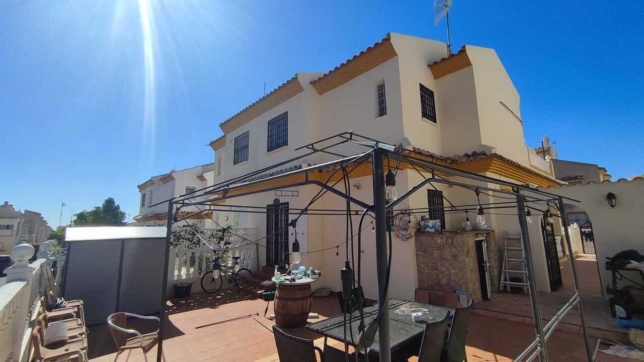 Kaupunkipientalo Playa Flamenca II, Alicante, Espanja 3 makuuhuonetta,  No. 190049