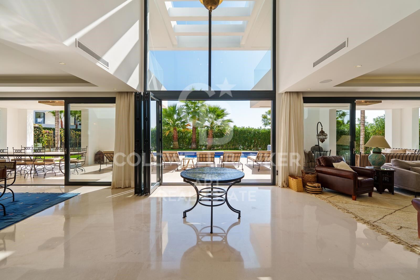 Villa a Marbella, Malaga, Spagna 6 camere da letto, 493 mq. N° 157438