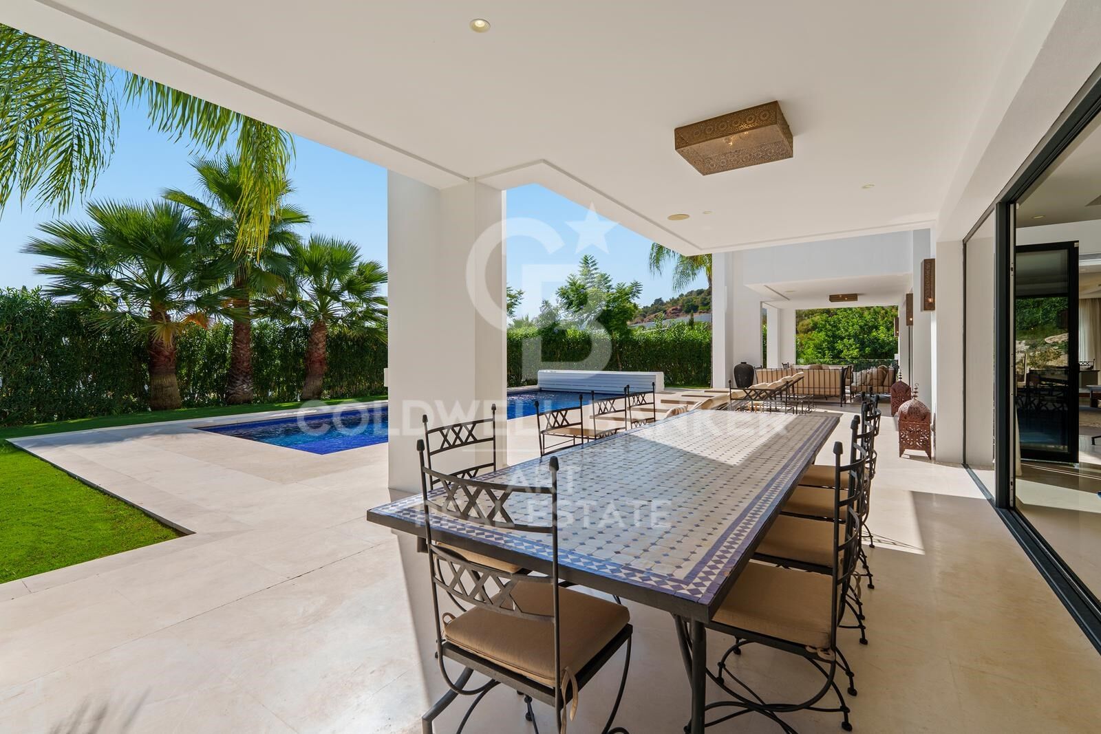 Villa a Marbella, Malaga, Spagna 6 camere da letto, 493 mq. N° 157438