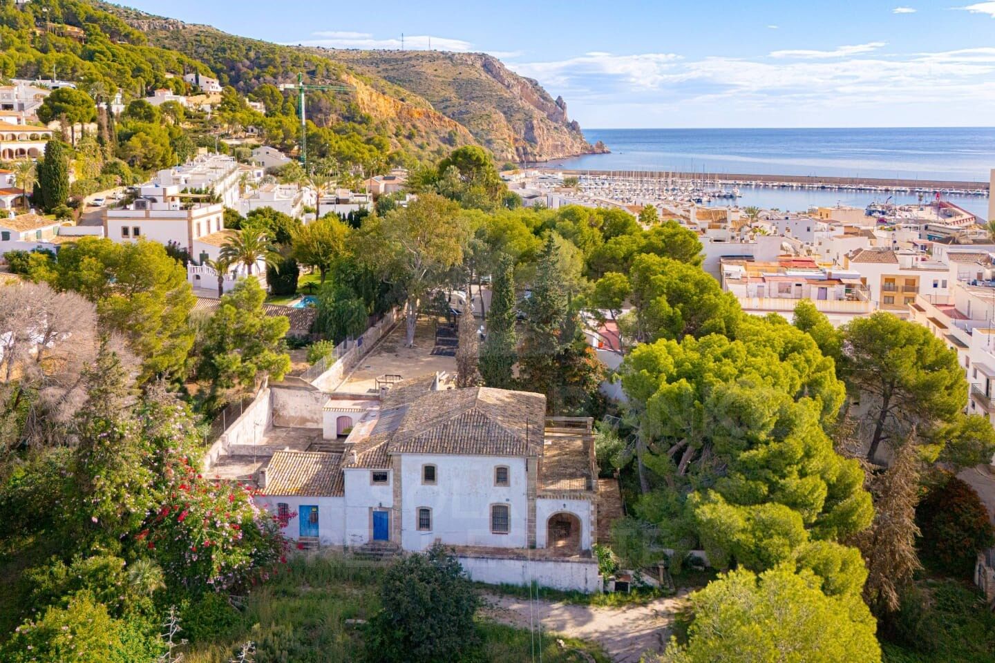 Hus i Javea, Alicante, Spanien 6 sovrum, 464 kvm. Nr. 157442