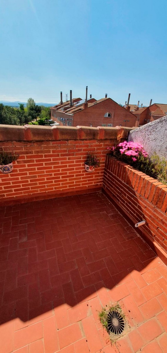 Tvåvåningslägenhet i Madrid, Spanien 4 sovrum, 220 kvm. Nr. 59149