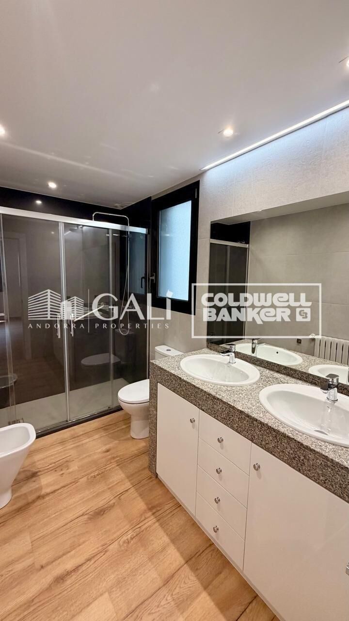 Apartment à Principado De Andorra (Ninguna Poblacion Tiene C.P.), Lleida, Espagne 4 chambres, 134 m2 No. 178429