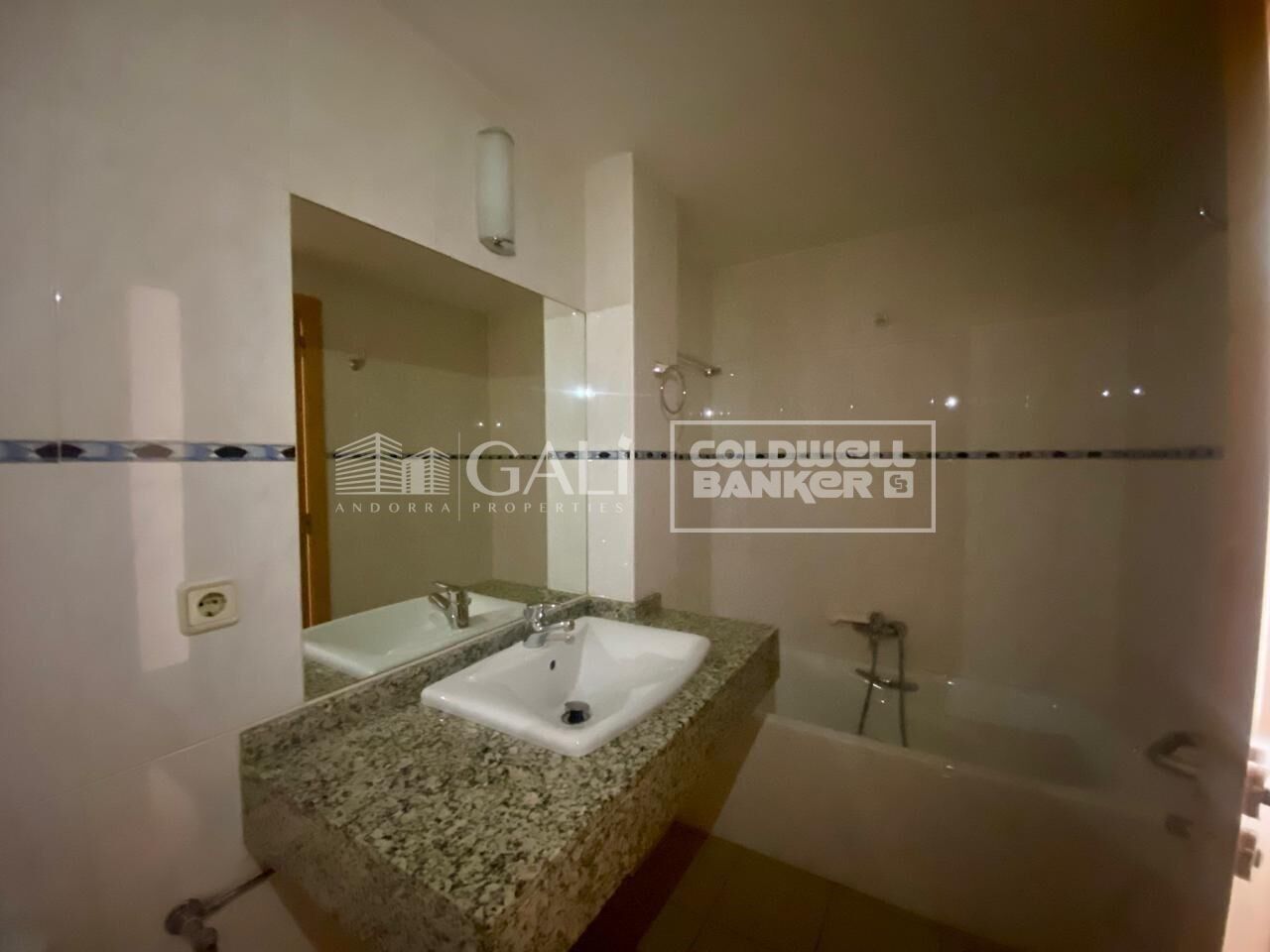 Apartment à Principado De Andorra (Ninguna Poblacion Tiene C.P.), Lleida, Espagne 1 chambre, 50 m2 No. 178428
