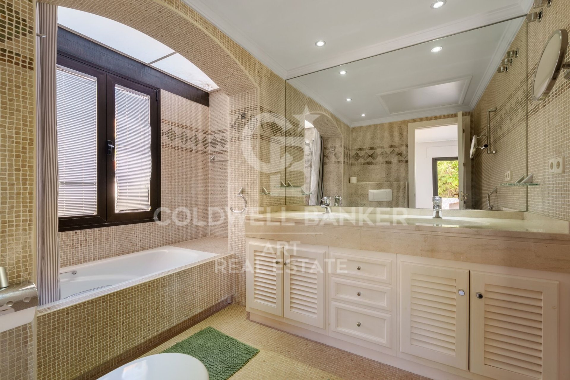 Villa i Benahavis, Malaga, Spanien 9 sovrum, 1177 kvm. Nr. 156689