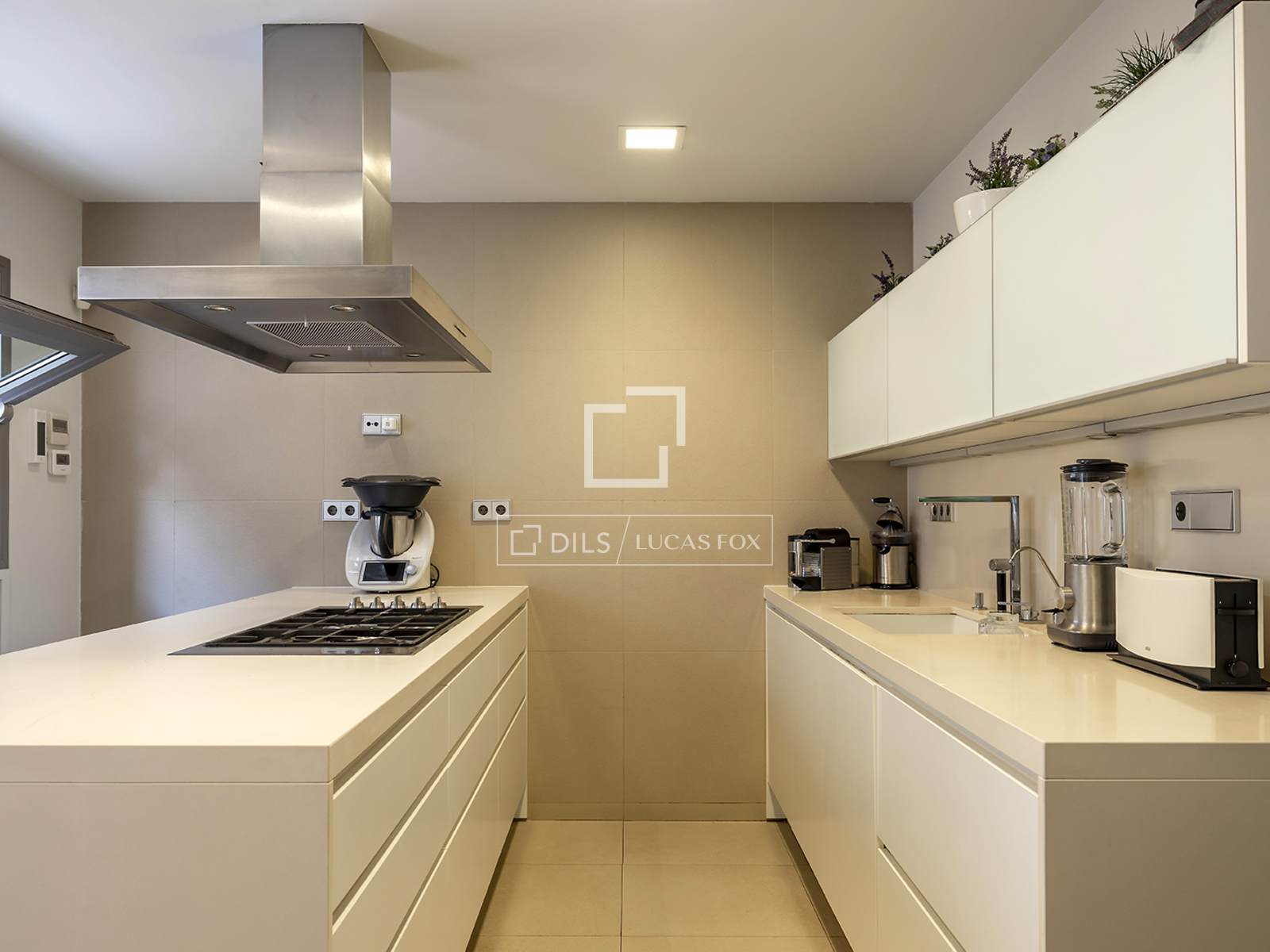 Villa en Barcelona, España 6 dormitorios, 334 m2 No. 161373