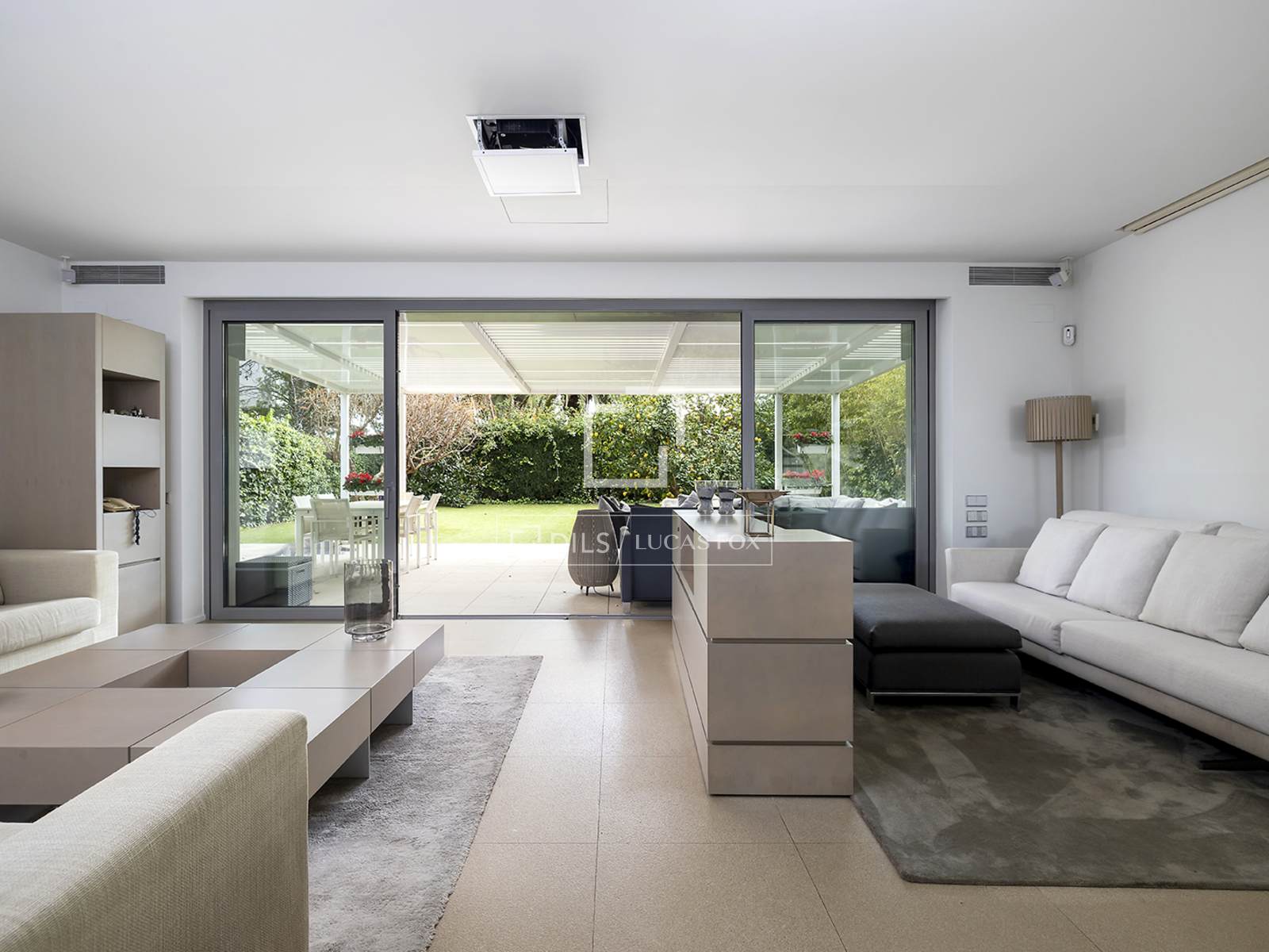 Villa en Barcelona, España 6 dormitorios, 334 m2 No. 161373