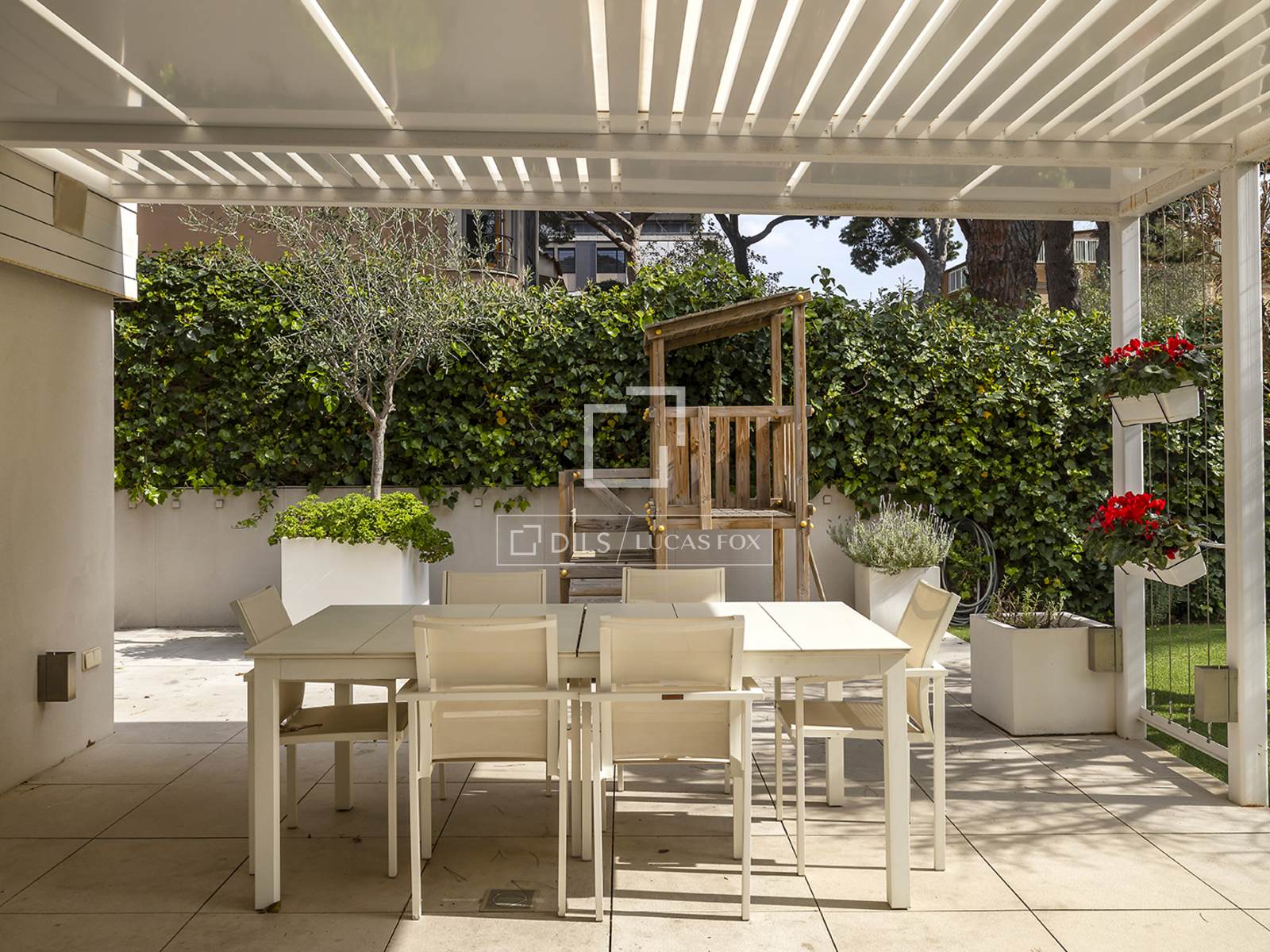 Villa en Barcelona, España 6 dormitorios, 334 m2 No. 161373
