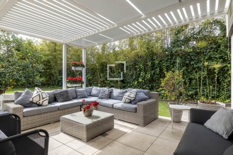Villa in Barcelona, Spanien 6 Schlafzimmer, 334 m2 Nr. 161373