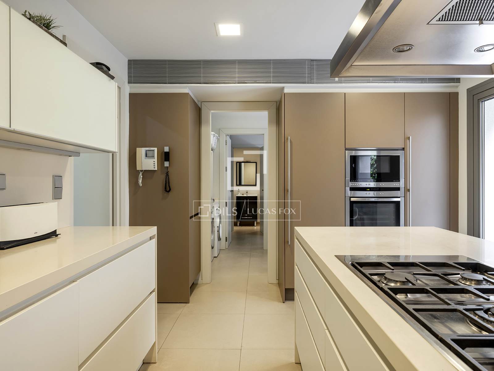 Villa en Barcelona, España 6 dormitorios, 334 m2 No. 161373