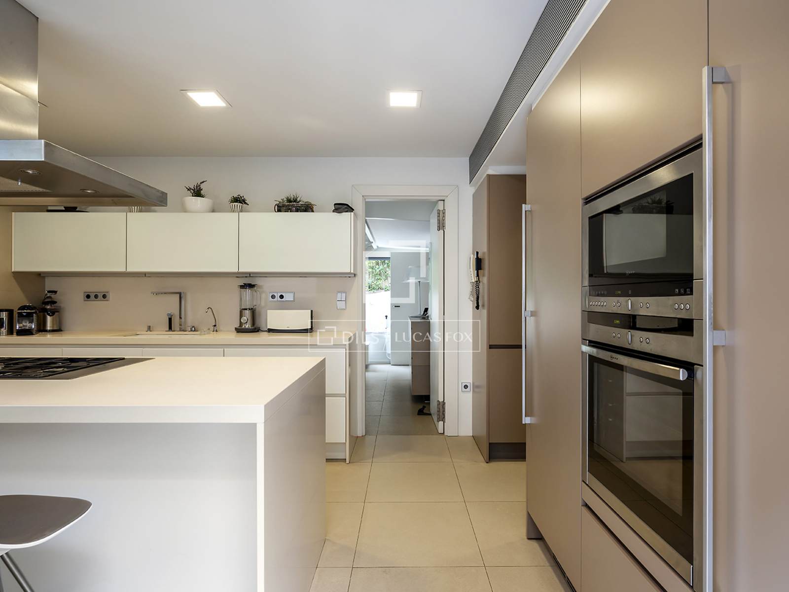 Villa en Barcelona, España 6 dormitorios, 334 m2 No. 161373
