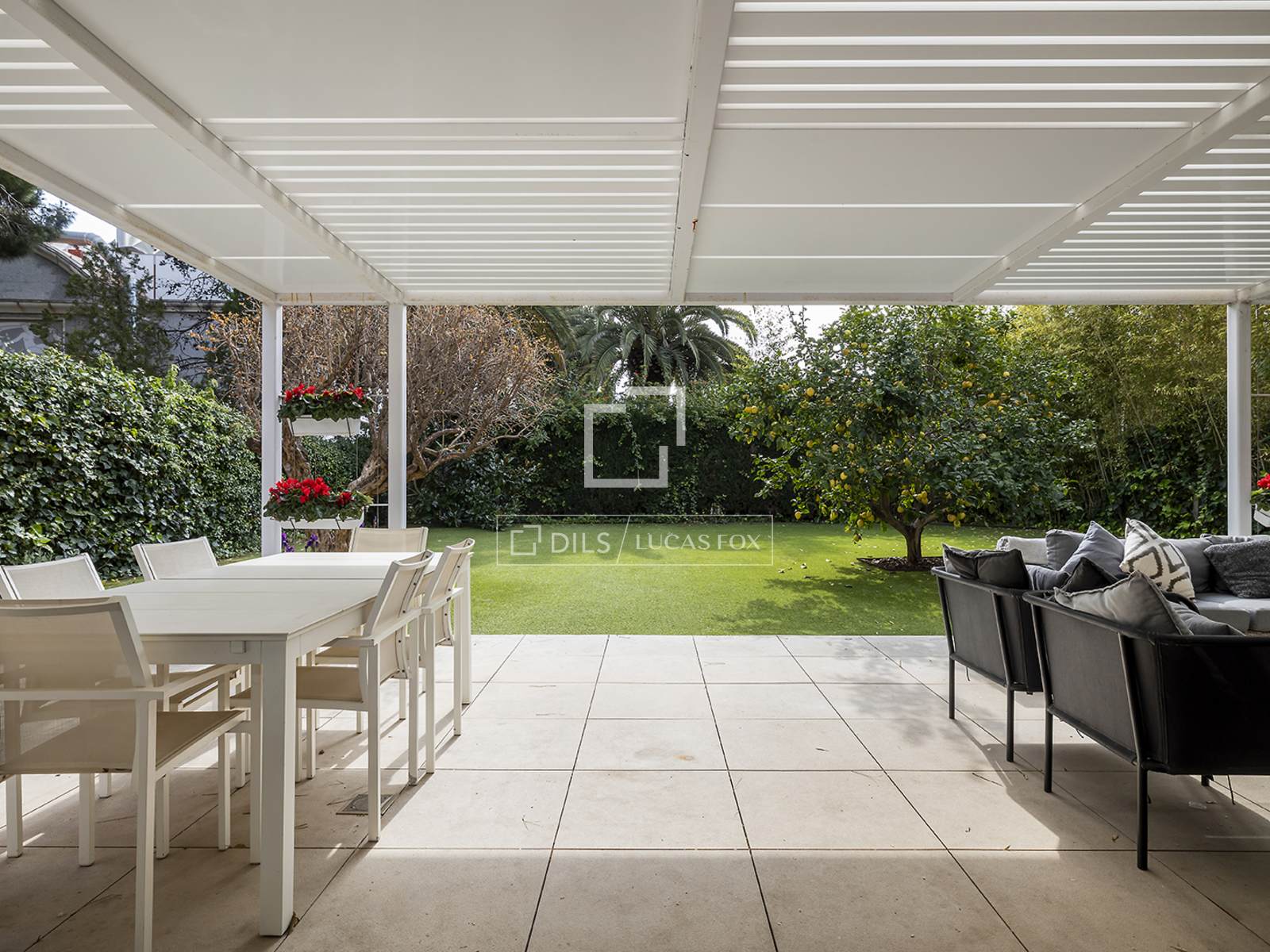 Villa en Barcelona, España 6 dormitorios, 334 m2 No. 161373