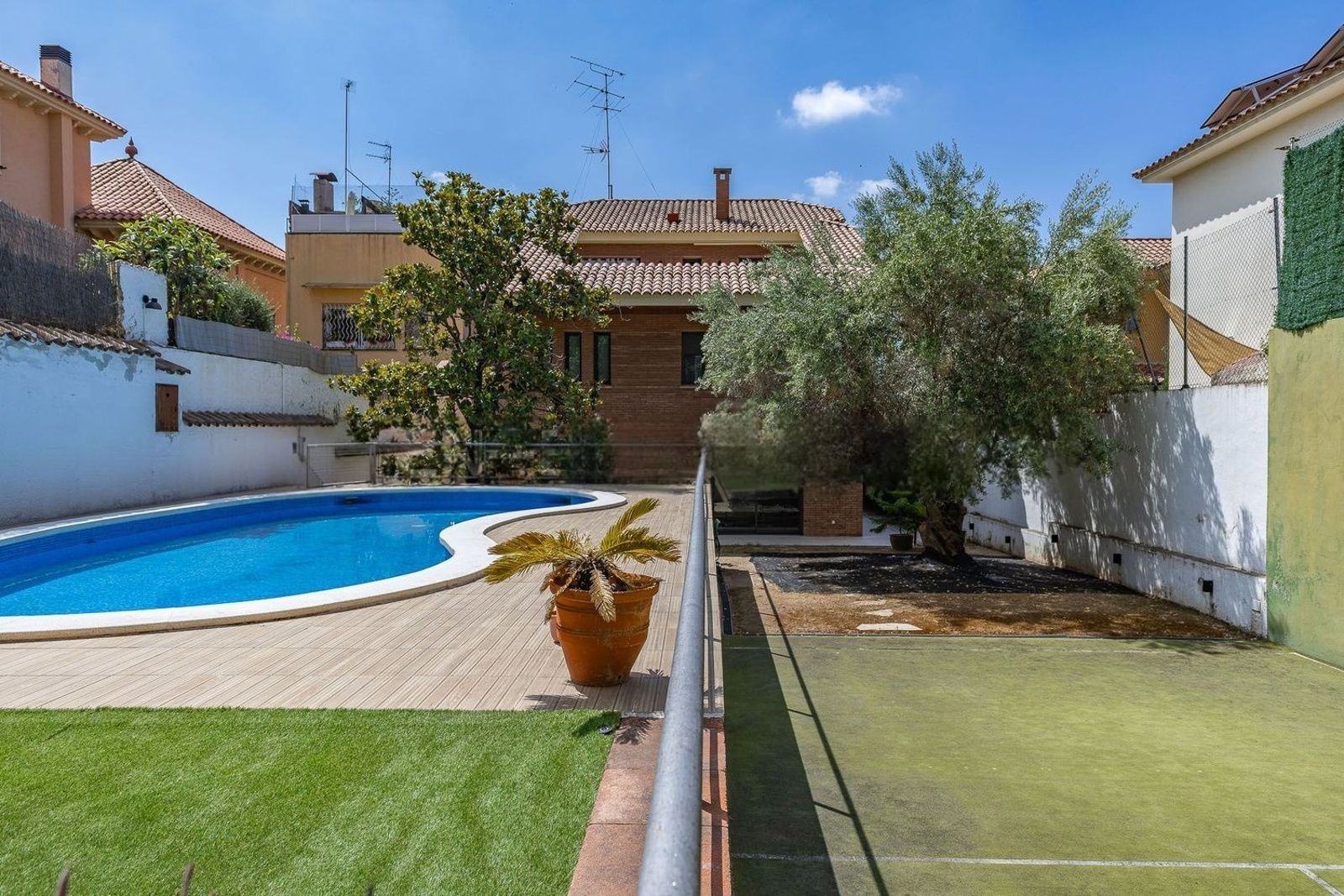 House à Sant Just Desvern, Barcelona, Espagne 8 chambres, 571 m2 No. 182662