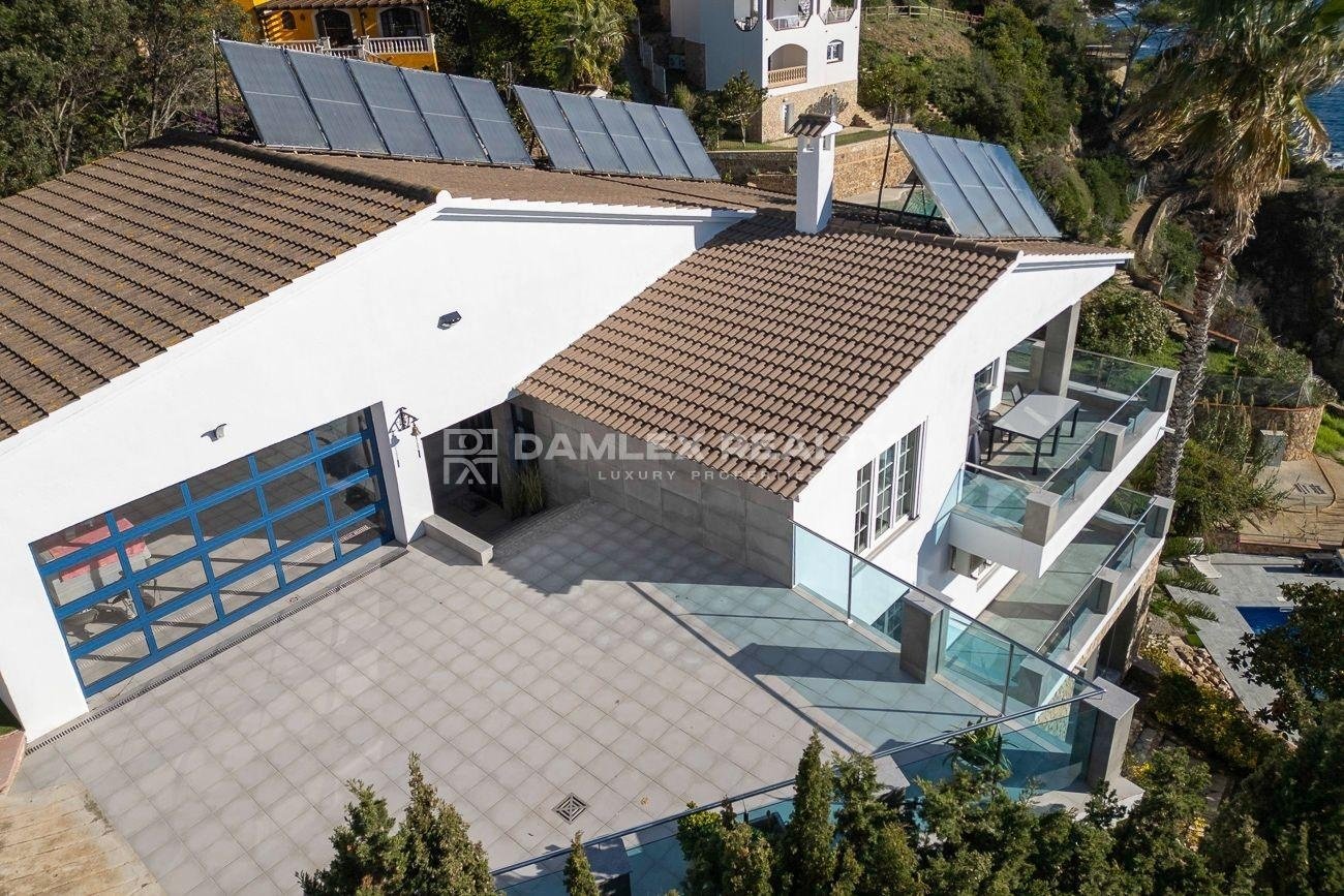 Villa in Lloret de Mar, Girona, Spain 4 bedrooms,  No. 182664