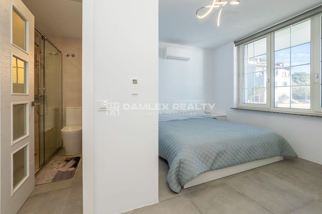 Villa in Lloret de Mar, Girona, Spain 4 bedrooms,  No. 182664
