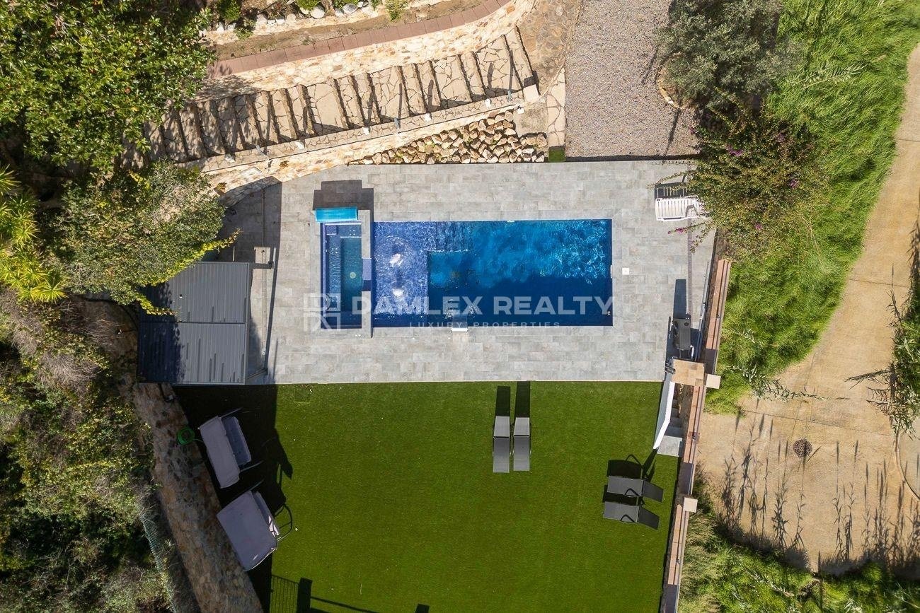 Villa in Lloret de Mar, Girona, Spain 4 bedrooms,  No. 182664