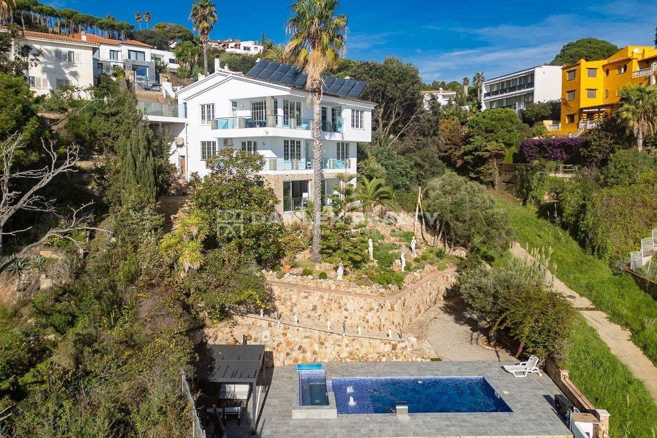 Villa in Lloret de Mar, Girona, Spain 4 bedrooms,  No. 182664