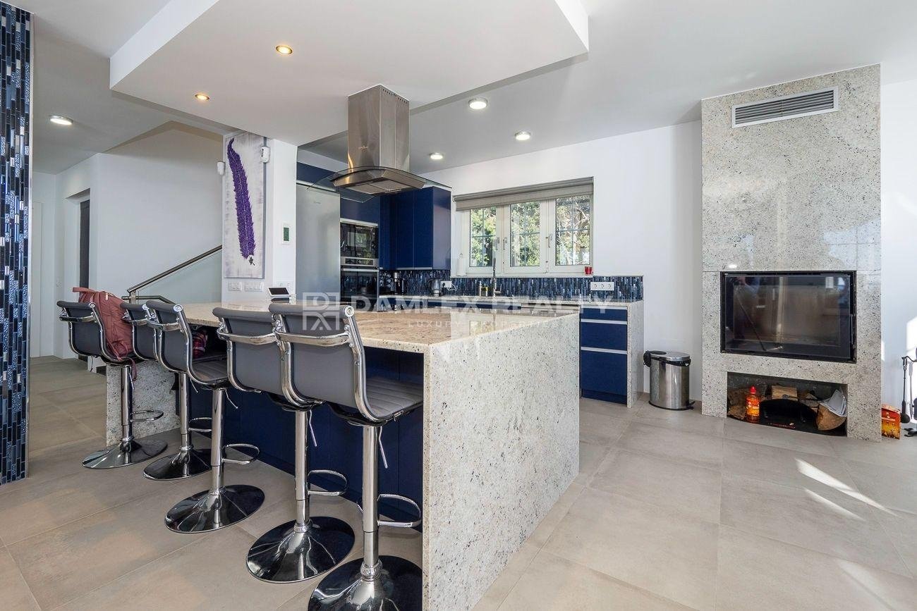 Villa in Lloret de Mar, Girona, Spain 4 bedrooms,  No. 182664