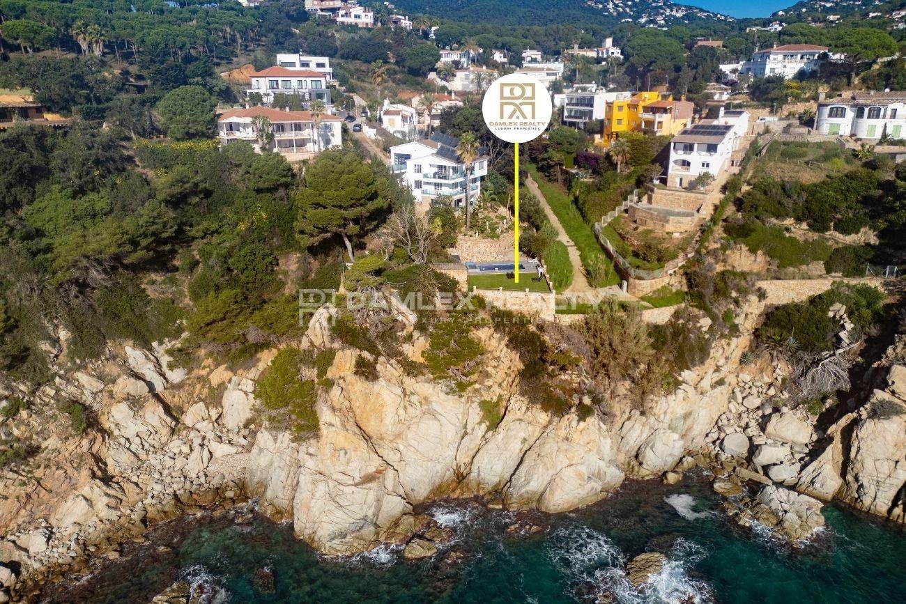 Villa in Lloret de Mar, Girona, Spain 4 bedrooms,  No. 182664