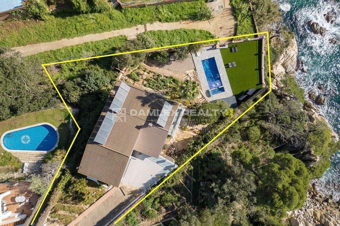 Villa in Lloret de Mar, Girona, Spain 4 bedrooms,  No. 182664