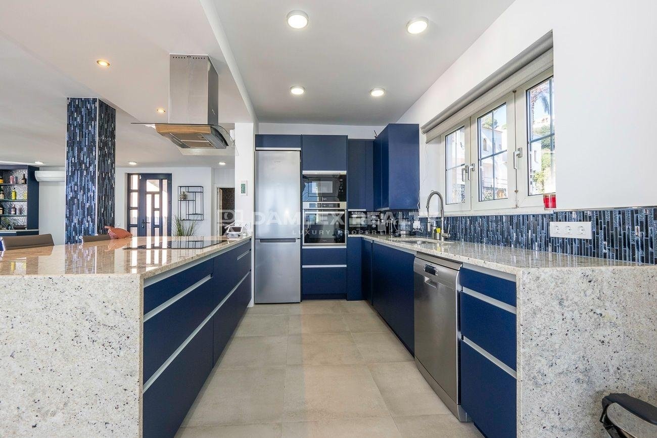 Villa in Lloret de Mar, Girona, Spain 4 bedrooms,  No. 182664