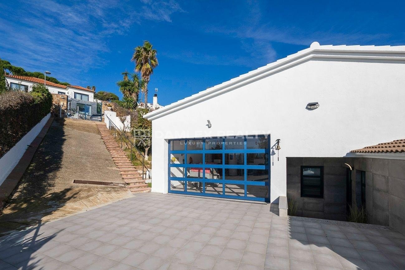 Villa in Lloret de Mar, Girona, Spain 4 bedrooms,  No. 182664