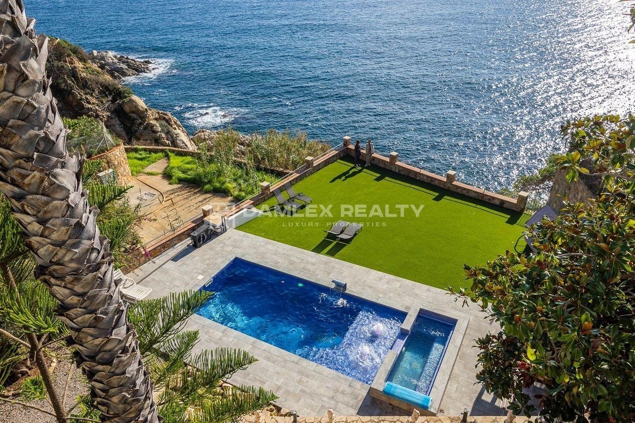 Villa in Lloret de Mar, Girona, Spain 4 bedrooms,  No. 182664