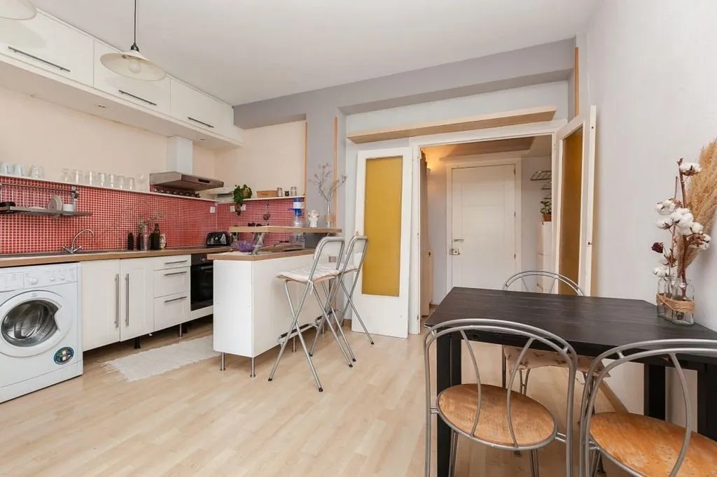 Apartment à Barcelona, Espagne 4 chambres, 110 m2 No. 142822