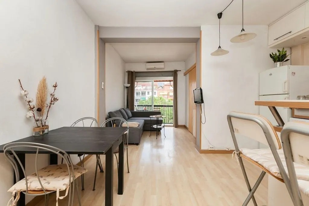 Apartment à Barcelona, Espagne 4 chambres, 110 m2 No. 142822