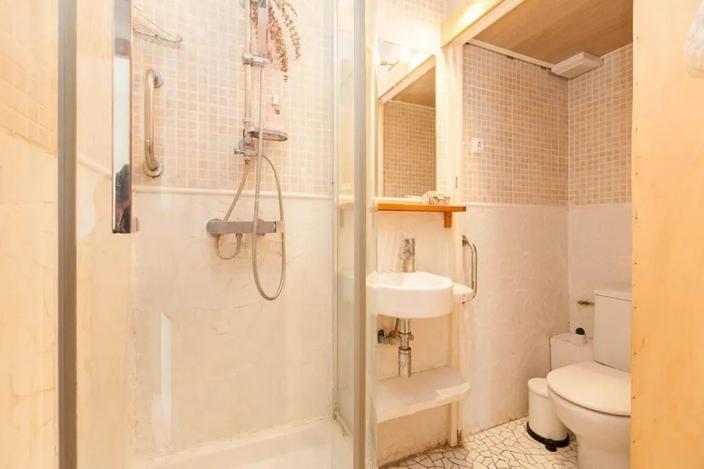 Apartment à Barcelona, Espagne 4 chambres, 110 m2 No. 142822