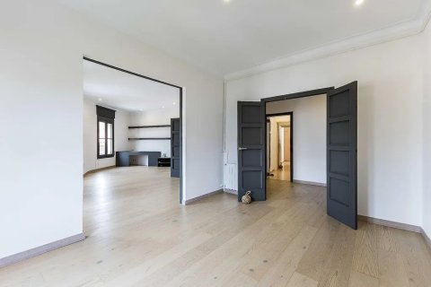 Apartament w Barcelona, Hiszpania 4 sypialnie, 160 mkw. nr 142825
