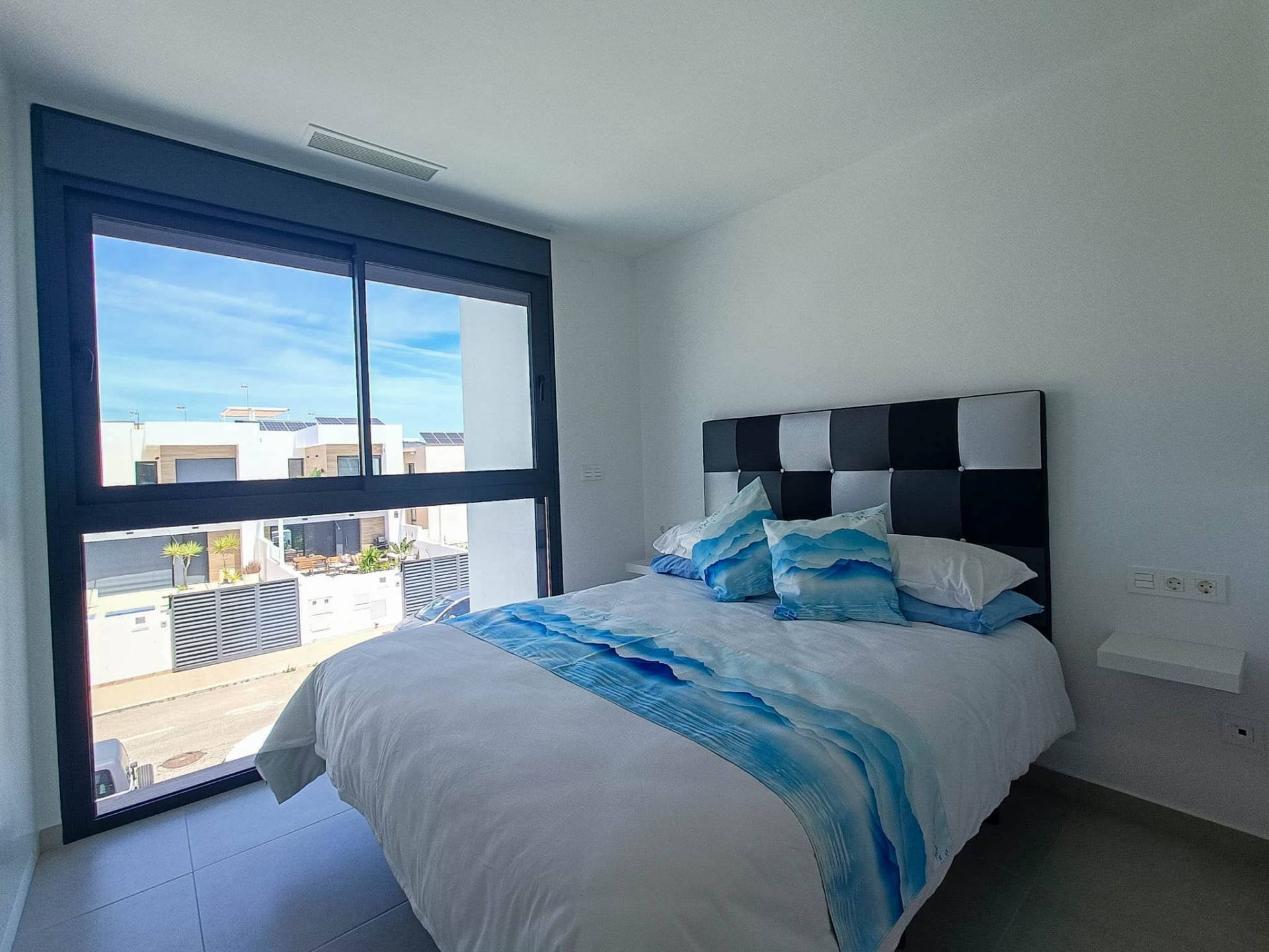 Villa in Rojales, Alicante, Spain 5 bedrooms, 214 sq.m. No. 193136