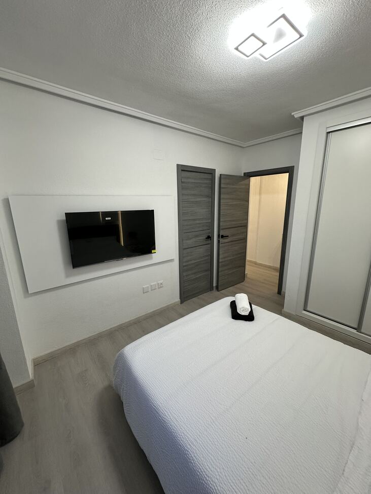 Apartamento en Torrevieja, Alicante, España 3 dormitorios, 75 m2 No. 193130