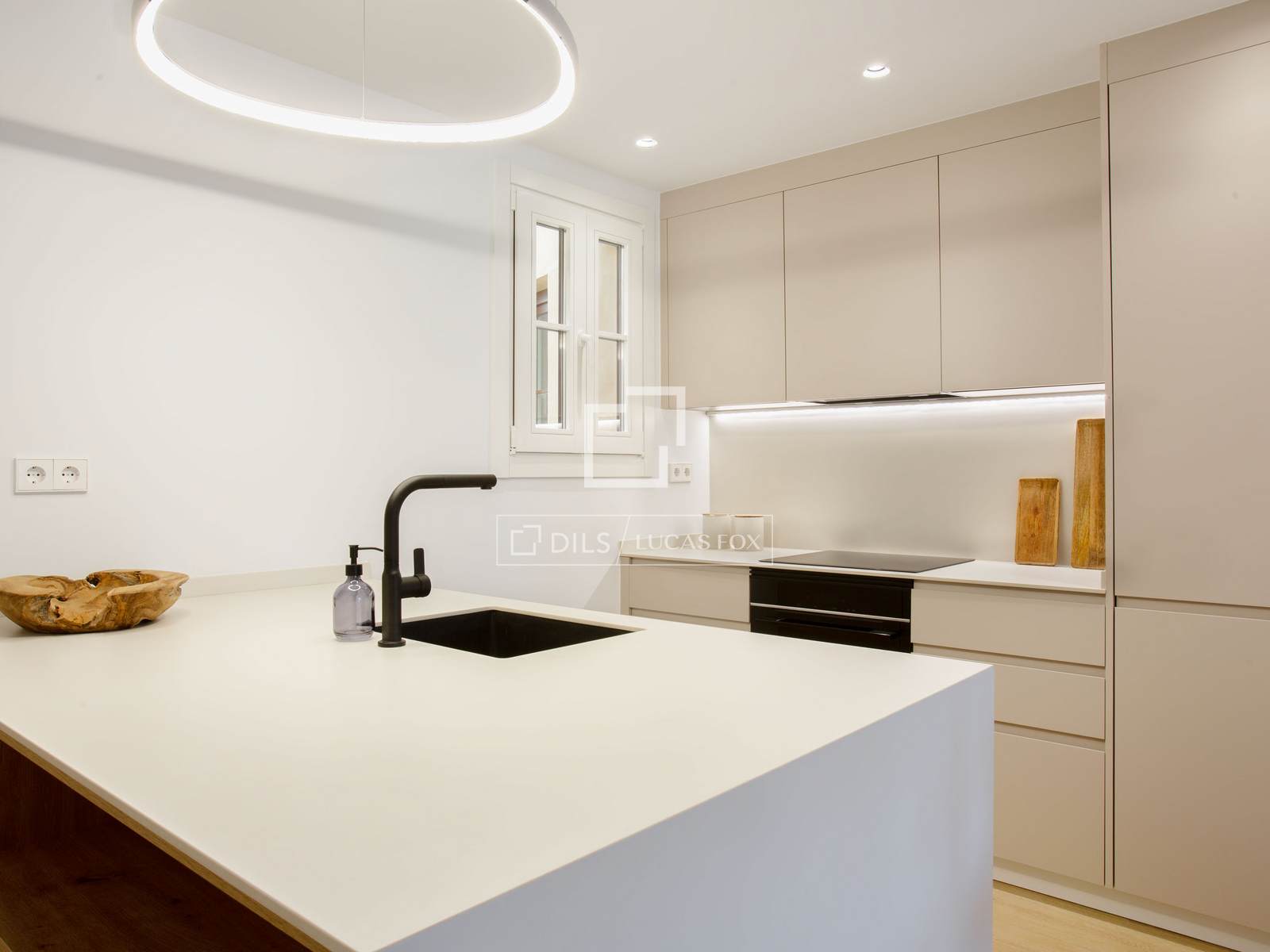 Huoneisto Barcelona, Espanja 3 makuuhuonetta, 120 m2 No. 160845